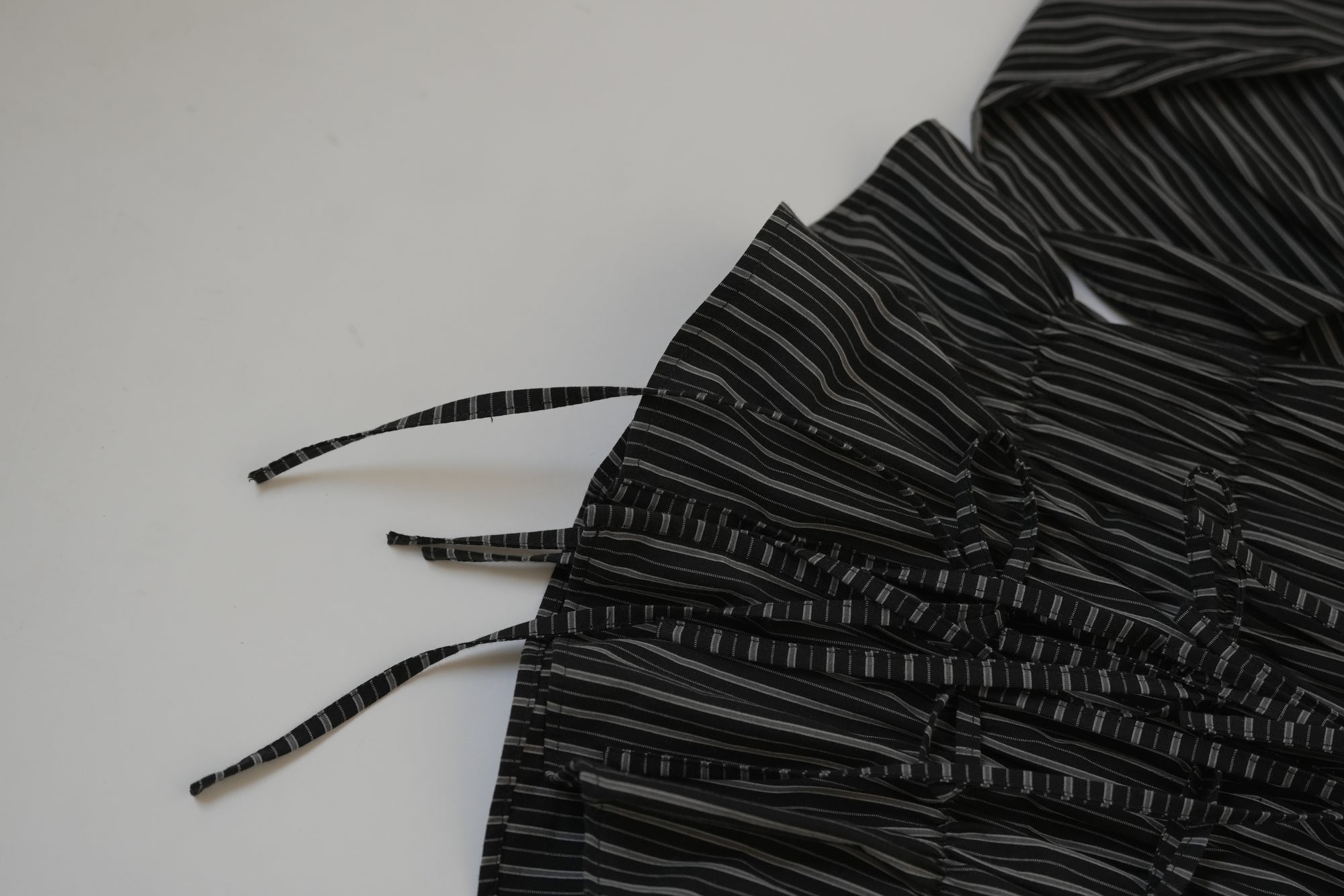 Camisa Espuma - Negra rayas grises