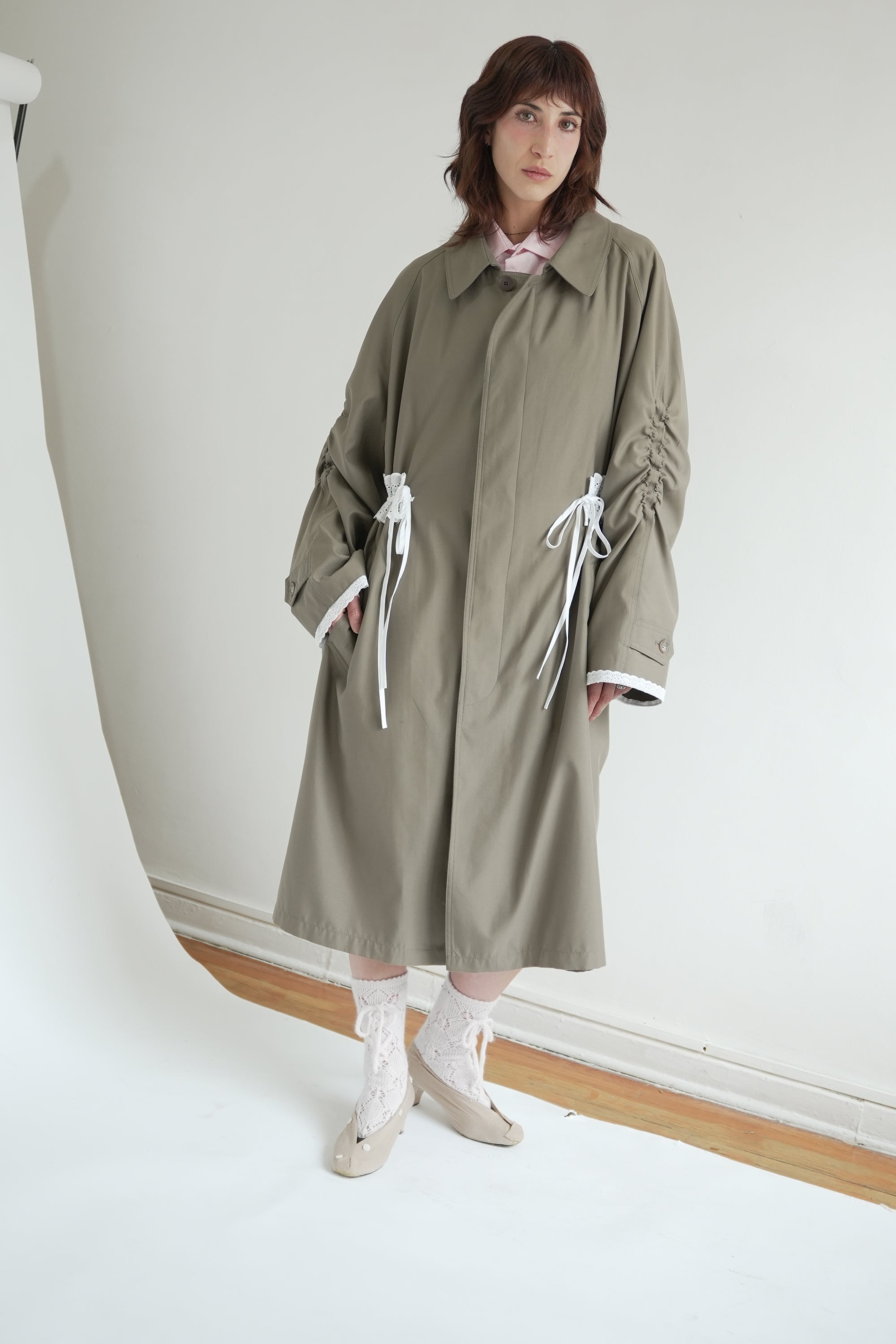 Gabardina larga con encaje
