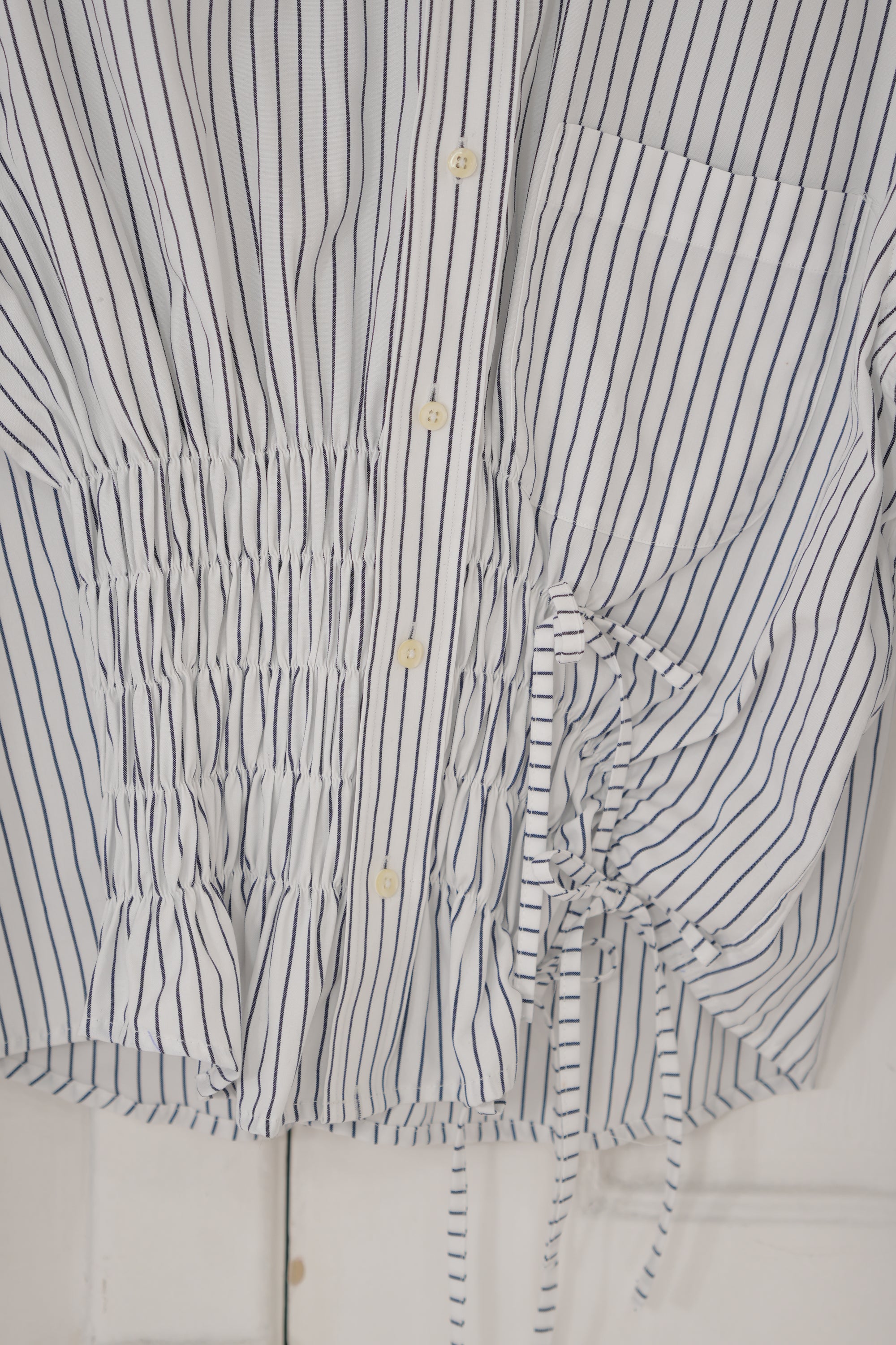 Camisa Cascada - blanca rayas azul marino