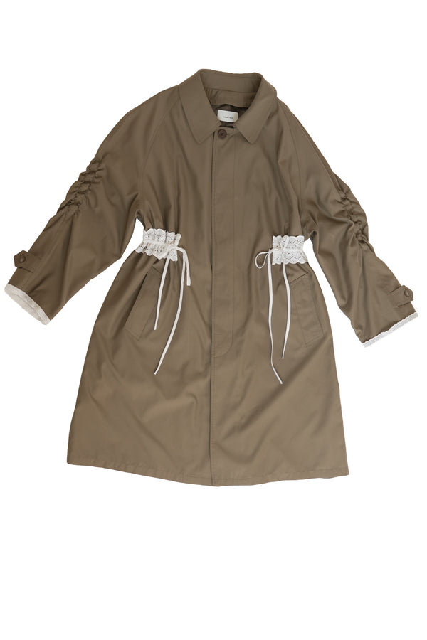 Gabardina larga con encaje
